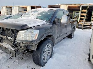 Nissan Titan S 5.6L 8 2014