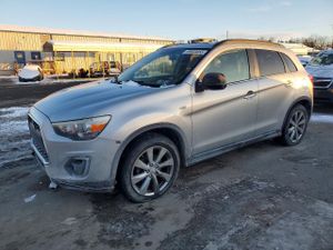 Mitsubishi Outlander LE 2.0L 4 2013