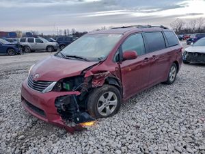 Toyota Sienna LE 3.5L 6 2011