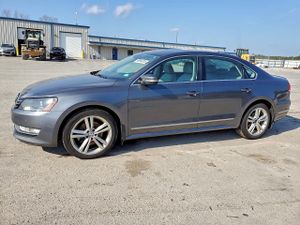 Volkswagen Passat SEL 2 L 4 2015