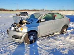 Chevrolet Aveo (Sonic) LT 1.8L 4 2015