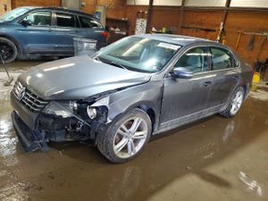 Volkswagen Passat SEL 2.0L 4 2013