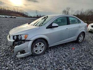 Chevrolet Aveo (Sonic) LT 1.8L 4 2015