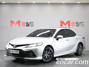 Toyota Camry 2.5 XLE Hybrid 2023