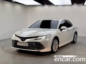 Toyota Camry 2.5 XLE Hybrid 2020
